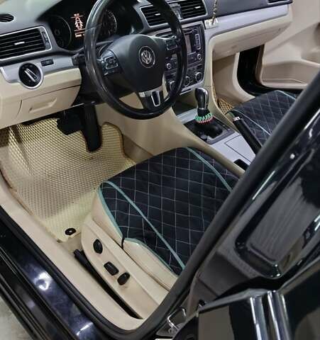 Черный Фольксваген Пассат, объемом двигателя 2.48 л и пробегом 209 тыс. км за 10000 $, фото 14 на Automoto.ua