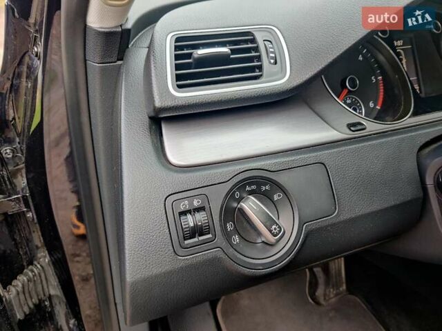 Черный Фольксваген Пассат, объемом двигателя 1.97 л и пробегом 289 тыс. км за 9999 $, фото 10 на Automoto.ua