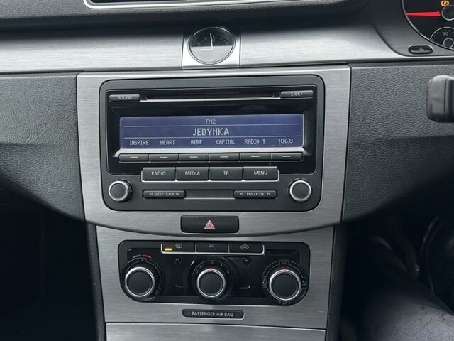 Черный Фольксваген Пассат, объемом двигателя 2 л и пробегом 247 тыс. км за 3900 $, фото 13 на Automoto.ua