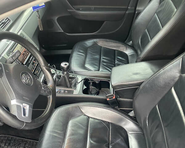 Черный Фольксваген Пассат, объемом двигателя 1.39 л и пробегом 290 тыс. км за 8400 $, фото 10 на Automoto.ua