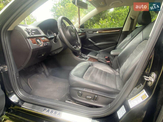Черный Фольксваген Пассат, объемом двигателя 2.5 л и пробегом 215 тыс. км за 12000 $, фото 23 на Automoto.ua
