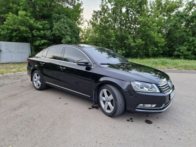 Чорний Фольксваген Пассат, об'ємом двигуна 2 л та пробігом 170 тис. км за 10999 $, фото 4 на Automoto.ua