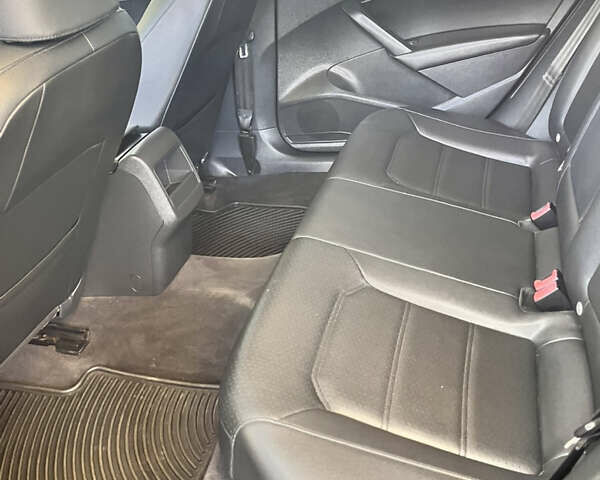 Черный Фольксваген Пассат, объемом двигателя 2.48 л и пробегом 271 тыс. км за 8900 $, фото 7 на Automoto.ua