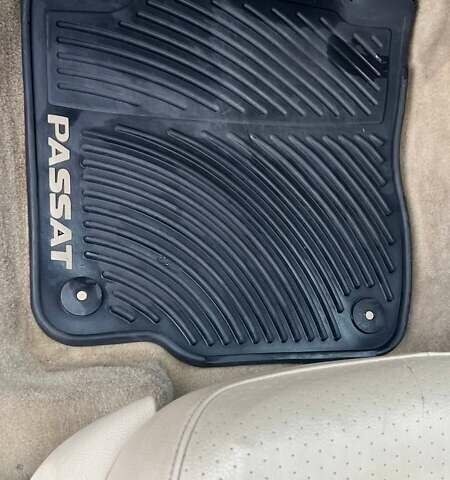 Черный Фольксваген Пассат, объемом двигателя 2.48 л и пробегом 183 тыс. км за 9299 $, фото 12 на Automoto.ua