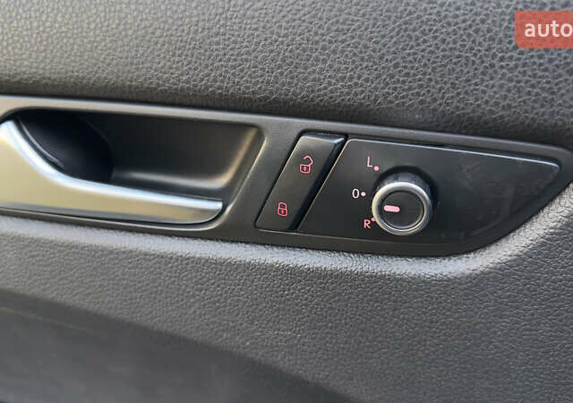 Черный Фольксваген Пассат, объемом двигателя 2.5 л и пробегом 210 тыс. км за 9699 $, фото 19 на Automoto.ua