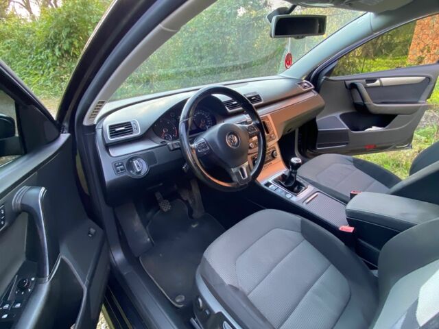 Черный Фольксваген Пассат, объемом двигателя 2 л и пробегом 228 тыс. км за 9200 $, фото 12 на Automoto.ua