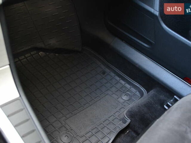 Черный Фольксваген Пассат, объемом двигателя 1.78 л и пробегом 236 тыс. км за 11000 $, фото 11 на Automoto.ua