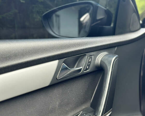 Чорний Фольксваген Пассат, об'ємом двигуна 1.6 л та пробігом 294 тис. км за 10000 $, фото 7 на Automoto.ua