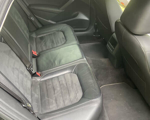 Черный Фольксваген Пассат, объемом двигателя 2.5 л и пробегом 215 тыс. км за 12000 $, фото 24 на Automoto.ua