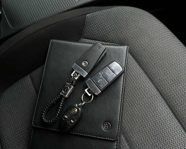 Черный Фольксваген Пассат, объемом двигателя 1.97 л и пробегом 254 тыс. км за 11700 $, фото 32 на Automoto.ua