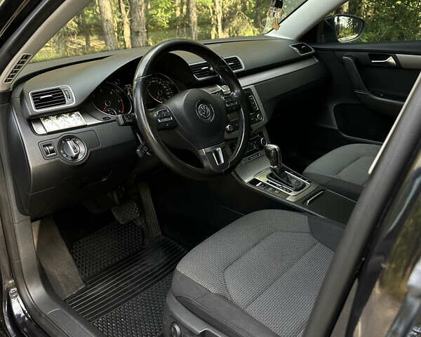 Черный Фольксваген Пассат, объемом двигателя 1.97 л и пробегом 254 тыс. км за 11700 $, фото 19 на Automoto.ua