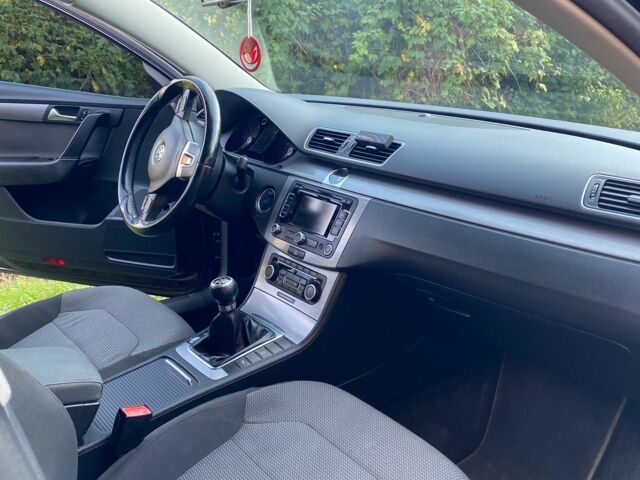 Черный Фольксваген Пассат, объемом двигателя 2 л и пробегом 228 тыс. км за 9200 $, фото 5 на Automoto.ua