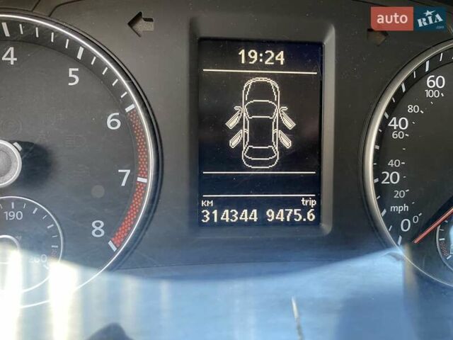 Черный Фольксваген Пассат, объемом двигателя 2.5 л и пробегом 314 тыс. км за 10000 $, фото 2 на Automoto.ua