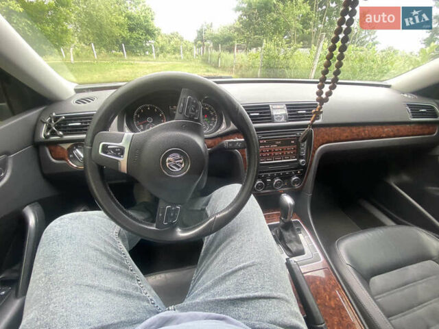 Черный Фольксваген Пассат, объемом двигателя 2.5 л и пробегом 215 тыс. км за 12000 $, фото 17 на Automoto.ua