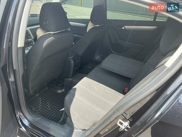 Черный Фольксваген Пассат, объемом двигателя 1.8 л и пробегом 202 тыс. км за 10500 $, фото 5 на Automoto.ua