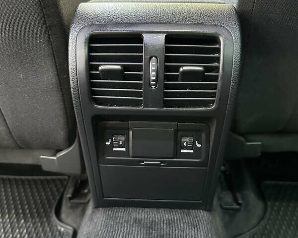 Черный Фольксваген Пассат, объемом двигателя 1.97 л и пробегом 254 тыс. км за 11700 $, фото 26 на Automoto.ua