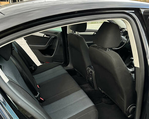 Черный Фольксваген Пассат, объемом двигателя 1.6 л и пробегом 248 тыс. км за 10000 $, фото 6 на Automoto.ua