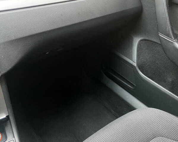 Черный Фольксваген Пассат, объемом двигателя 1.6 л и пробегом 208 тыс. км за 10900 $, фото 32 на Automoto.ua