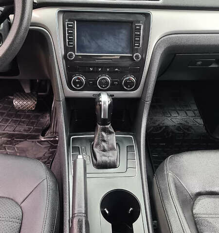 Черный Фольксваген Пассат, объемом двигателя 2.48 л и пробегом 265 тыс. км за 9200 $, фото 15 на Automoto.ua