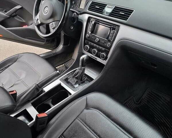 Черный Фольксваген Пассат, объемом двигателя 2.48 л и пробегом 219 тыс. км за 9500 $, фото 10 на Automoto.ua