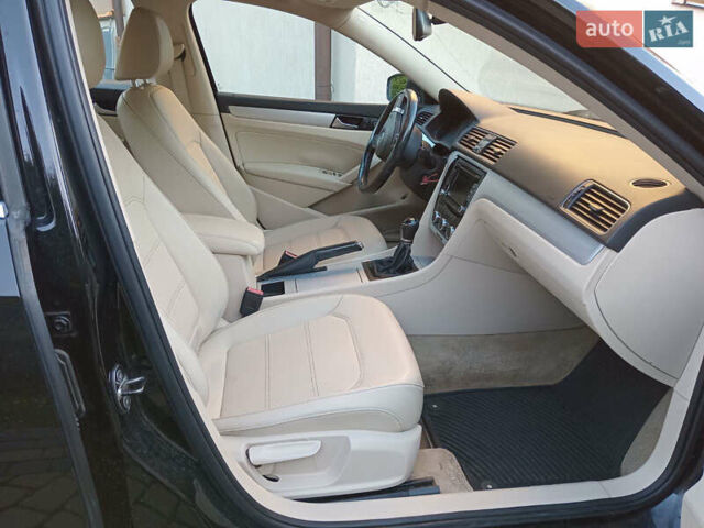 Черный Фольксваген Пассат, объемом двигателя 2.5 л и пробегом 222 тыс. км за 6999 $, фото 11 на Automoto.ua