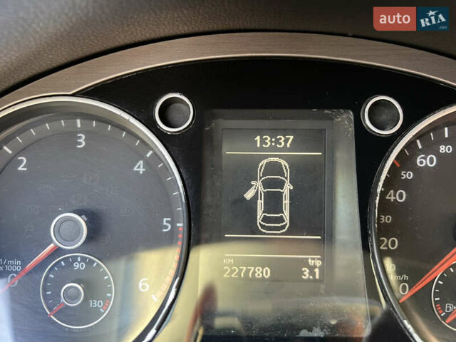 Черный Фольксваген Пассат, объемом двигателя 1.97 л и пробегом 228 тыс. км за 12000 $, фото 39 на Automoto.ua