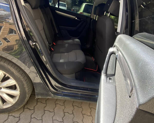 Черный Фольксваген Пассат, объемом двигателя 1.6 л и пробегом 208 тыс. км за 10900 $, фото 34 на Automoto.ua