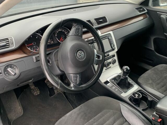 Черный Фольксваген Пассат, объемом двигателя 2 л и пробегом 152 тыс. км за 14000 $, фото 12 на Automoto.ua