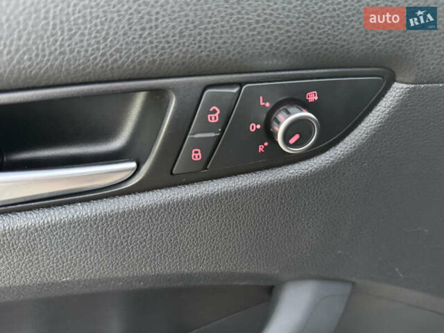 Фольксваген Пассат 2012 в Хмельницком на Automoto.ua Черный Фольксваген Пассат, объемом двигателя 2.48 л и пробегом 215 тыс. км за 10499 $, фото 12 на Automoto.ua