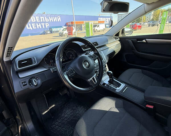 Чорний Фольксваген Пассат, об'ємом двигуна 2 л та пробігом 272 тис. км за 12999 $, фото 13 на Automoto.ua