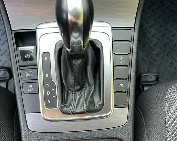 Черный Фольксваген Пассат, объемом двигателя 1.97 л и пробегом 228 тыс. км за 12000 $, фото 53 на Automoto.ua