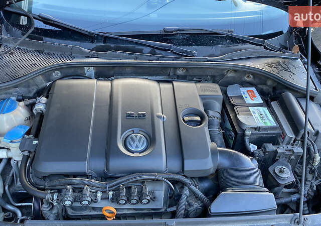 Черный Фольксваген Пассат, объемом двигателя 2.5 л и пробегом 248 тыс. км за 9100 $, фото 10 на Automoto.ua