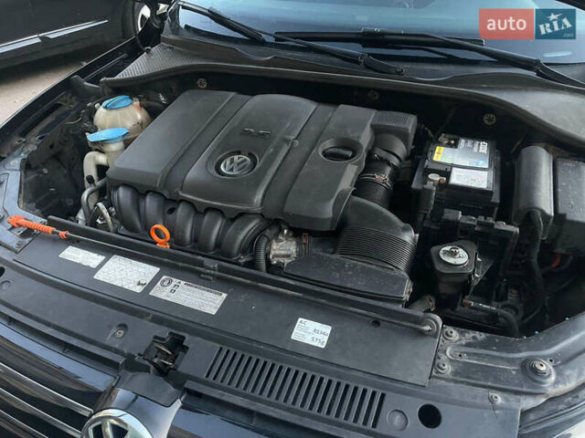 Черный Фольксваген Пассат, объемом двигателя 2.5 л и пробегом 302 тыс. км за 7700 $, фото 11 на Automoto.ua