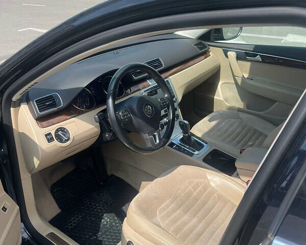 Черный Фольксваген Пассат, объемом двигателя 1.8 л и пробегом 186 тыс. км за 10000 $, фото 5 на Automoto.ua