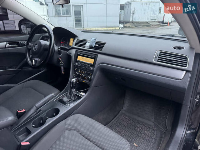 Черный Фольксваген Пассат, объемом двигателя 2.5 л и пробегом 247 тыс. км за 8800 $, фото 12 на Automoto.ua