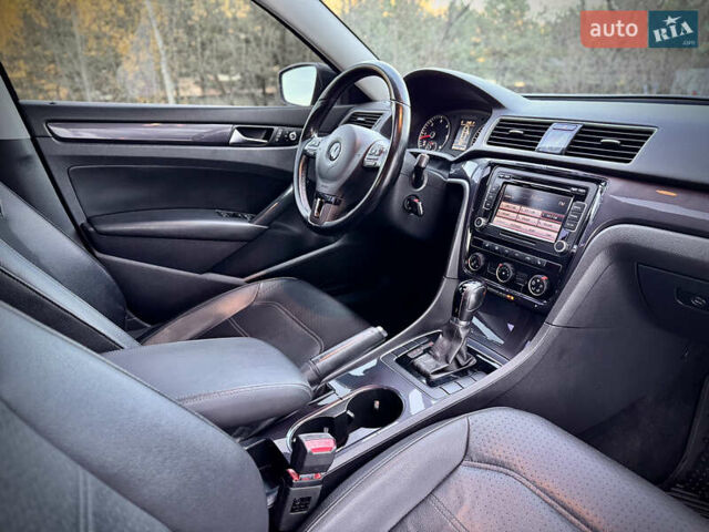 Черный Фольксваген Пассат, объемом двигателя 2 л и пробегом 201 тыс. км за 12950 $, фото 28 на Automoto.ua