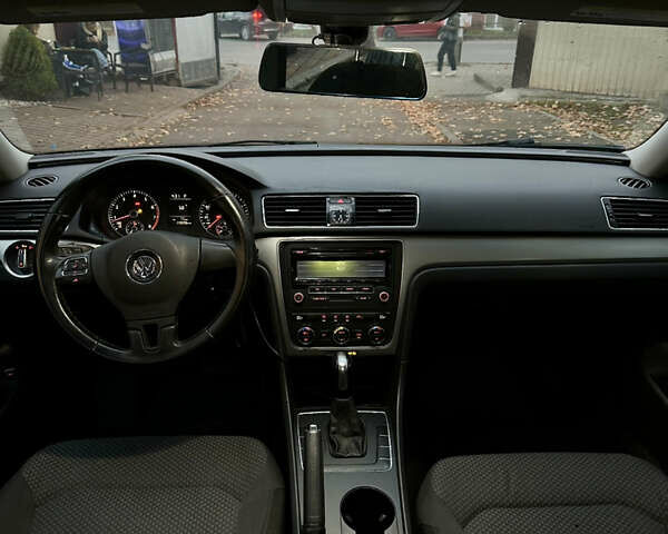 Черный Фольксваген Пассат, объемом двигателя 2.5 л и пробегом 240 тыс. км за 8900 $, фото 17 на Automoto.ua