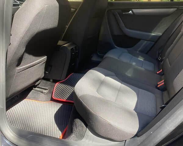 Черный Фольксваген Пассат, объемом двигателя 1.6 л и пробегом 208 тыс. км за 10900 $, фото 29 на Automoto.ua