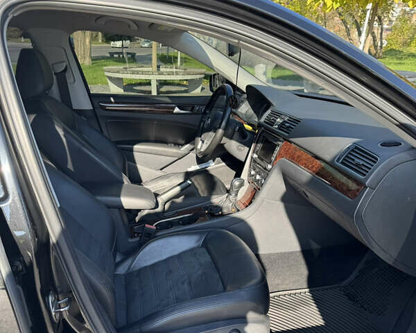 Черный Фольксваген Пассат, объемом двигателя 2.48 л и пробегом 159 тыс. км за 13500 $, фото 10 на Automoto.ua