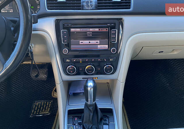 Черный Фольксваген Пассат, объемом двигателя 2.5 л и пробегом 248 тыс. км за 9100 $, фото 19 на Automoto.ua