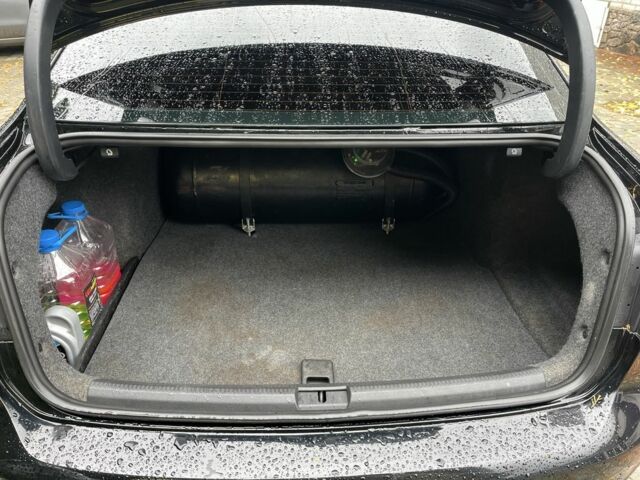 Черный Фольксваген Пассат, объемом двигателя 2.5 л и пробегом 193 тыс. км за 10500 $, фото 22 на Automoto.ua