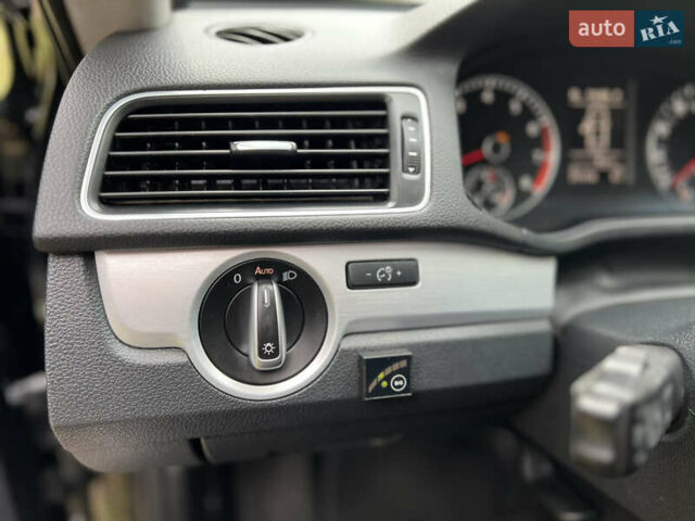 Черный Фольксваген Пассат, объемом двигателя 2.5 л и пробегом 270 тыс. км за 10000 $, фото 5 на Automoto.ua