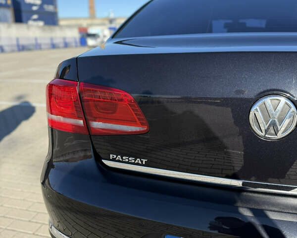 Чорний Фольксваген Пассат, об'ємом двигуна 2 л та пробігом 272 тис. км за 12999 $, фото 9 на Automoto.ua