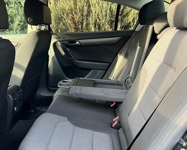 Черный Фольксваген Пассат, объемом двигателя 1.97 л и пробегом 228 тыс. км за 12000 $, фото 58 на Automoto.ua