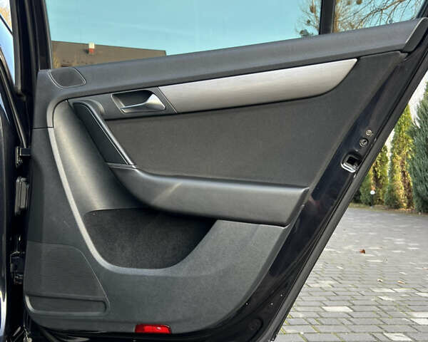 Черный Фольксваген Пассат, объемом двигателя 1.97 л и пробегом 228 тыс. км за 12000 $, фото 73 на Automoto.ua