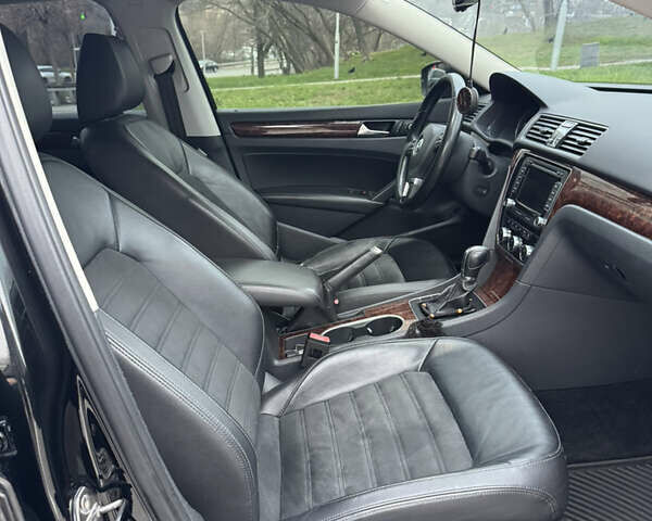 Черный Фольксваген Пассат, объемом двигателя 2.48 л и пробегом 159 тыс. км за 13500 $, фото 2 на Automoto.ua