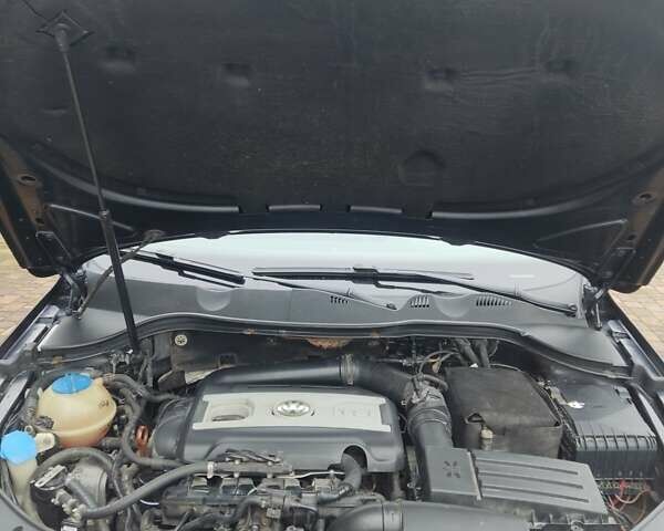 Черный Фольксваген Пассат, объемом двигателя 1.8 л и пробегом 166 тыс. км за 9999 $, фото 36 на Automoto.ua