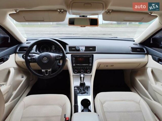 Черный Фольксваген Пассат, объемом двигателя 2.48 л и пробегом 229 тыс. км за 10000 $, фото 13 на Automoto.ua