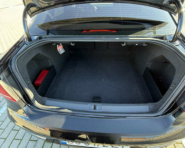 Чорний Фольксваген Пассат, об'ємом двигуна 2 л та пробігом 272 тис. км за 12999 $, фото 16 на Automoto.ua