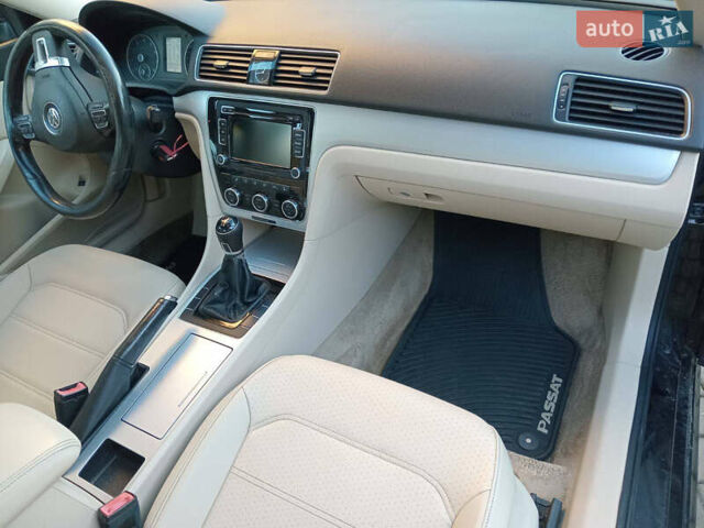 Черный Фольксваген Пассат, объемом двигателя 2.5 л и пробегом 222 тыс. км за 6999 $, фото 12 на Automoto.ua
